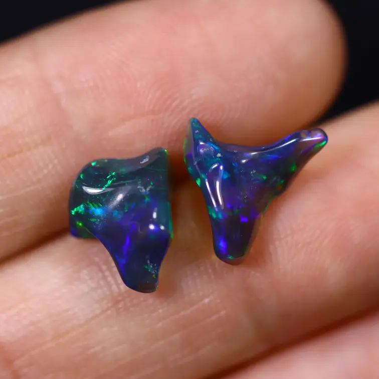 Äthiopischer Welo - Geräucherter Opal "Smoky Abyss Duo" - (11.7 x 11.1 x 4.2 mm - 3,72 Karat)