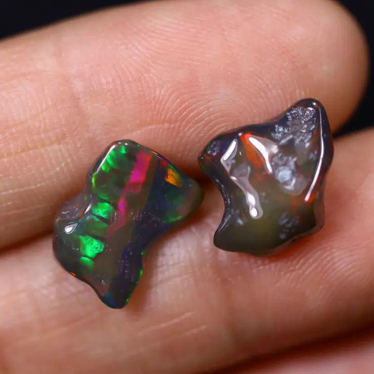 Äthiopischer Welo - Geräucherter Opal "Smoked Aurora Duo" - (11.9 x 9.1 x 6.3 mm - 6.23 Karat)