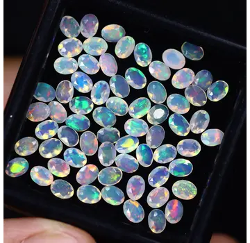 Opale Welo éthiopienne naturelle - "Prismatic Veil" - 5.2 x 4.1 x 2.6 mm - 8,28 carats