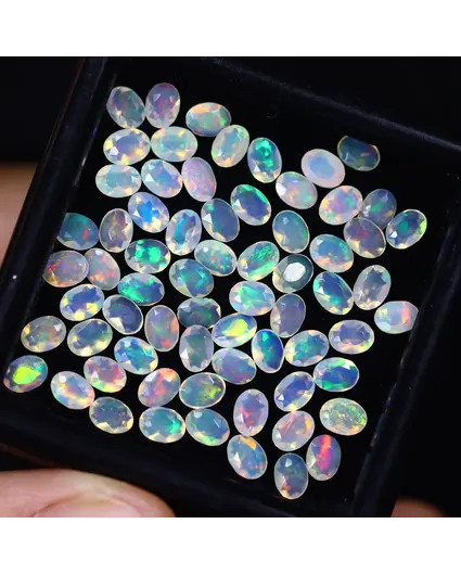 Opale Welo éthiopienne naturelle - "Prismatic Veil" - 5.2 x 4.1 x 2.6 mm - 8,28 carats