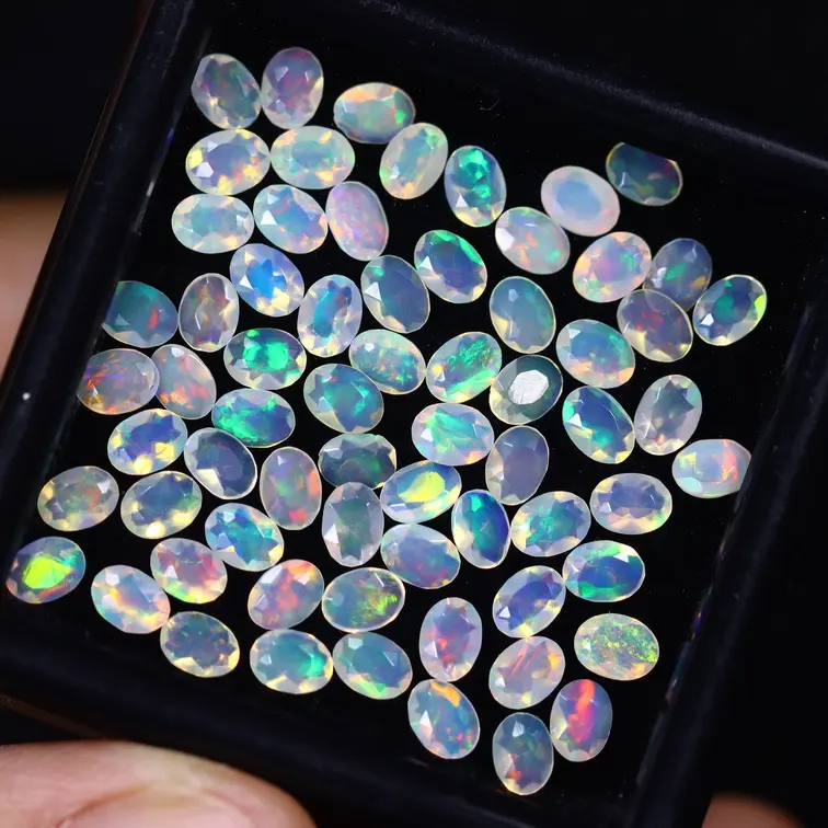 Opale Welo éthiopienne naturelle - "Prismatic Veil" - 5.2 x 4.1 x 2.6 mm - 8,28 carats