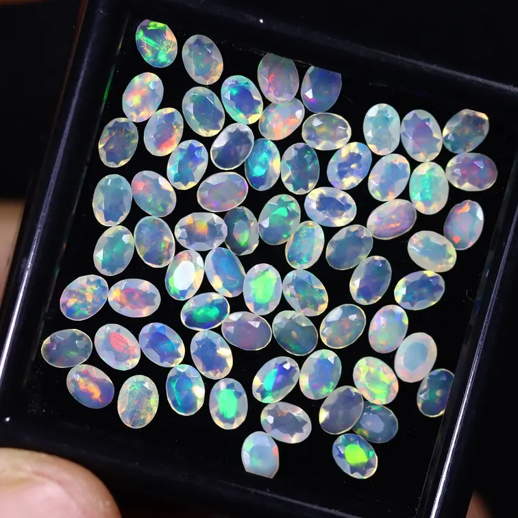 Natuurlijke Ethiopische Welo Opaal - "Prismatic Veil" - 5.2 x 4.1 x 2.6 mm - 8.28 karaat