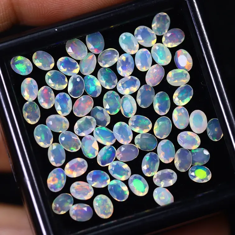 Opale Welo éthiopienne naturelle - "Prismatic Veil" - 5.2 x 4.1 x 2.6 mm - 8,28 carats