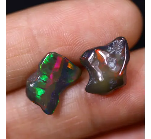 Opale Ethiopica Welo - Opale Affumicata "Smoky Verdant Flames" - (13.9 x 8.4 x 5.5 mm - 5.23 carati)