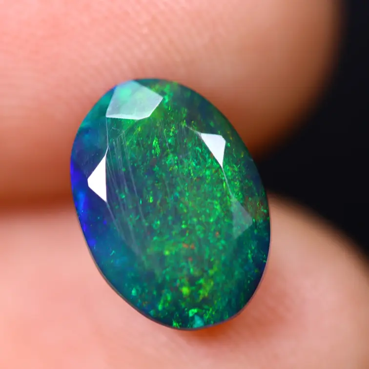 Opale Etiope Welo - Opale Affumicata "Verdant Mirage" - (10.8 x 7.7 x 4.6 mm - 1.73 carati)