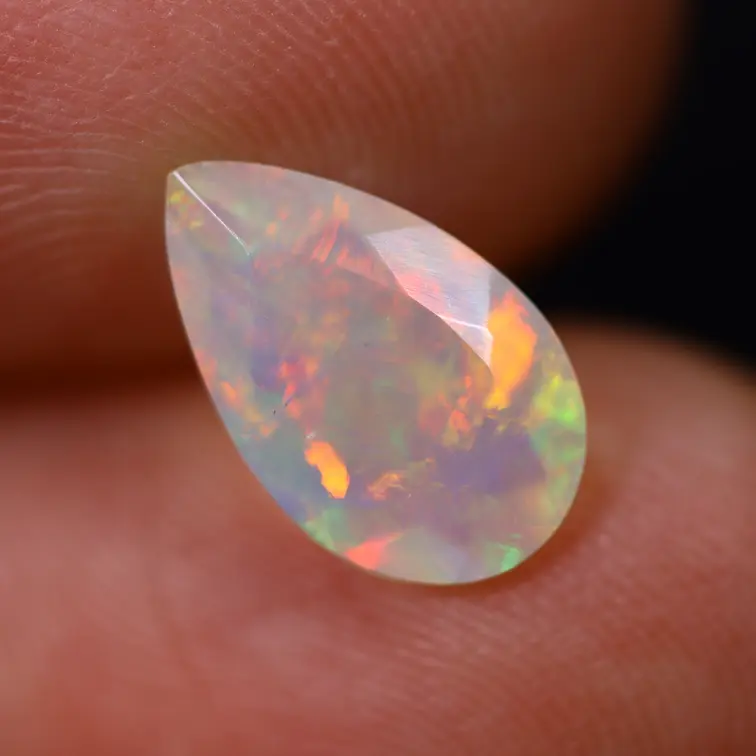 Natuurlijke Ethiopische Welo Opaal - "Verdant Raindrop" - 11.1 x 6.8 x 4.4 mm - 1.12 karaat