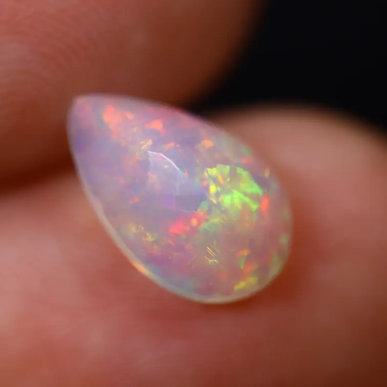 Natuurlijke Ethiopische Welo Opaal - "Verdant Raindrop" - 11.1 x 6.8 x 4.4 mm - 1.12 karaat