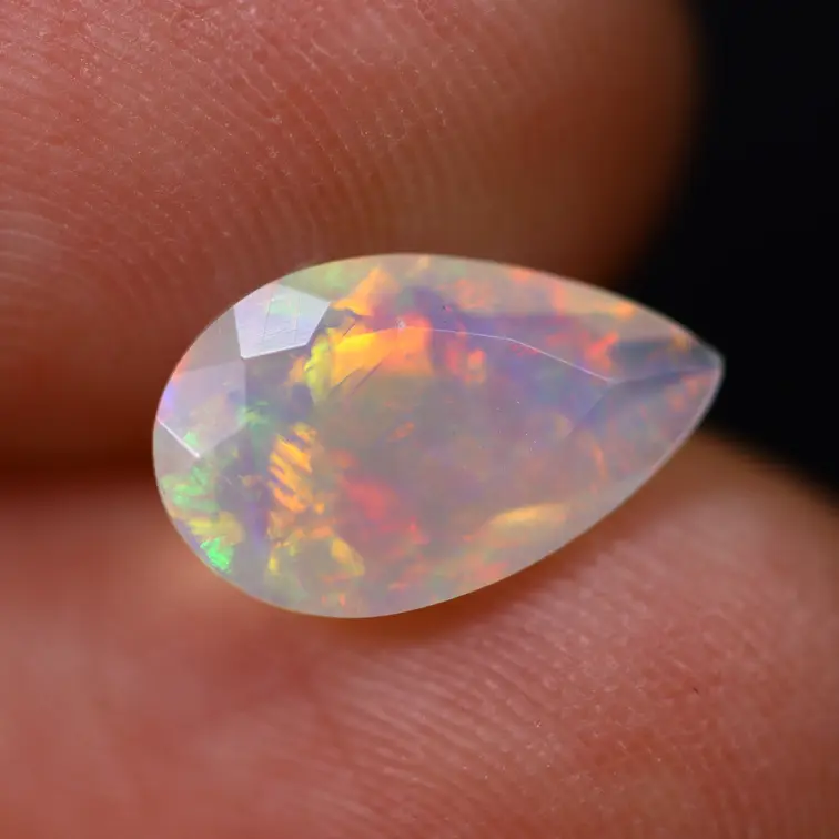 Natuurlijke Ethiopische Welo Opaal - "Verdant Raindrop" - 11.1 x 6.8 x 4.4 mm - 1.12 karaat