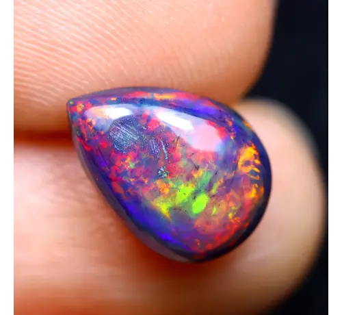 Äthiopischer Welo - Geräucherter Opal "Ember Veil" - (10.8 x 7.6 x 3.8 mm - 1.58 Karat)