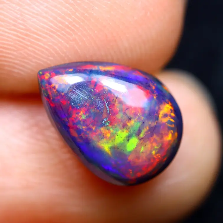 Opale Welo Etiope - Opale Affumicato "Ember Veil" - (10.8 x 7.6 x 3.8 mm - 1.58 carati)