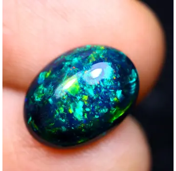 Äthiopischer Welo - Geräucherter Opal "Smoky Aurora" - (10.8 x 8 x 4.3 mm - 1.9 Karat)