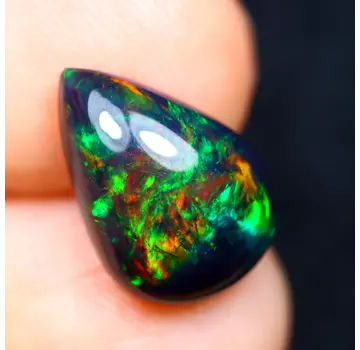 Ópalo Welo Etíope - Ópalo Ahumado "Ember Aurora" - (11.4 x 8 x 4.4 mm - 1.75 quilates)