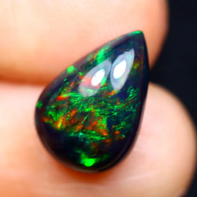 Opale Welo Etiope - Opale Affumicato "Ember Aurora" - (11.4 x 8 x 4.4 mm - 1.75 carati)