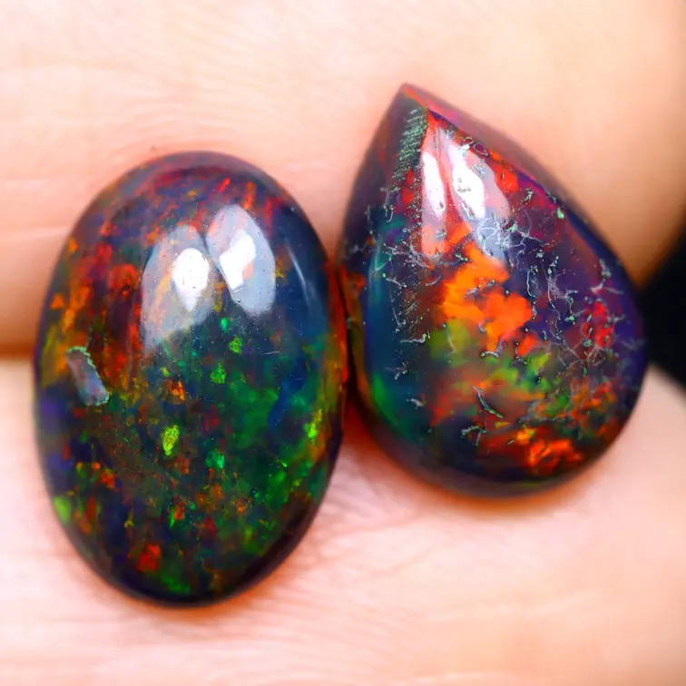 Ethiopische Welo - Gerookte Opaal "Ember Veil" - (10 x 7 x 3.8 mm - 2.5 karaat)