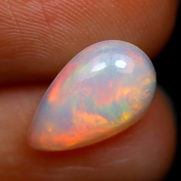 Natürlicher Äthiopischer Welo Opal - "Rainbow Veil" - 11.8 x 7.3 x 3 mm - 1.13 Karat