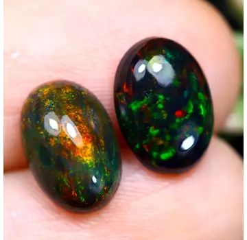 Etiopico Welo - Opale Affumicato "Ember Veil" - (10.5 x 7.3 x 3.7 mm - 3.1 carati)