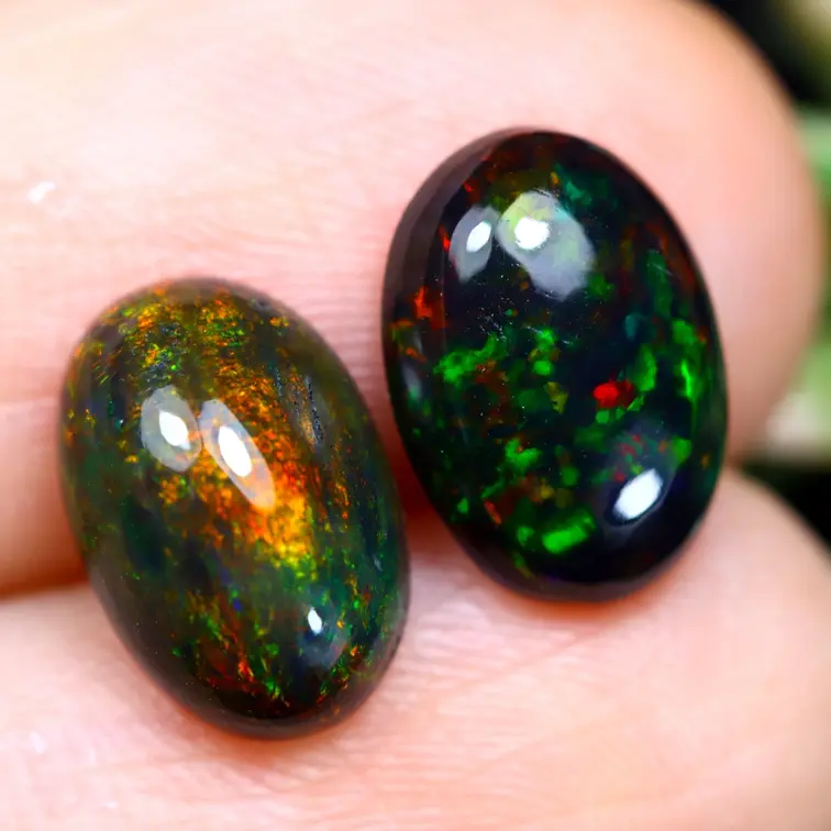 Éthiopien Welo - Opale Fumée "Ember Veil" - (10.5 x 7.3 x 3.7 mm - 3.1 carats)