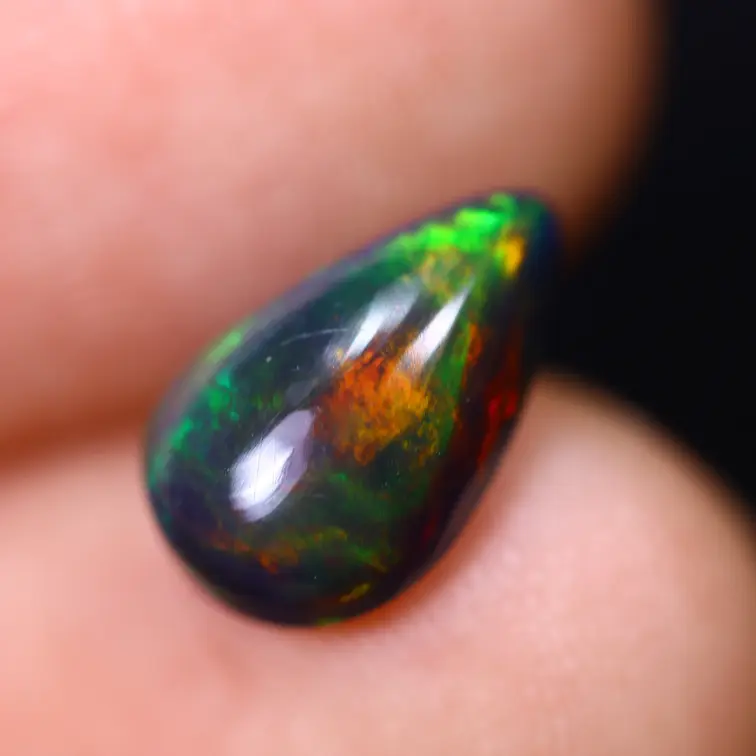Ethiopische Welo - Gerookte Opaal "Frosted Spectrum" - (11.6 x 7.3 x 4.5 mm - 1.86 karaat)
