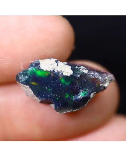 Äthiopischer Welo - Geräucherter Opal "Crimson Dawn" - (18 x 9 x 6 mm - 3.3 Karat)