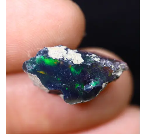 Äthiopischer Welo - Geräucherter Opal "Crimson Dawn" - (18 x 9 x 6 mm - 3.3 Karat)