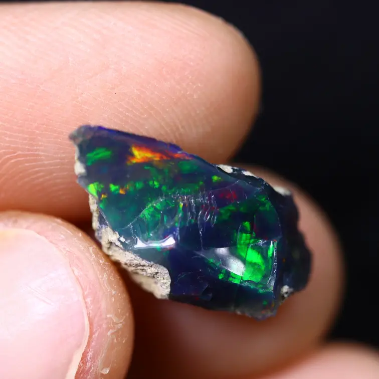 Welo éthiopienne - Opale fumée "Crimson Dawn" - (18 x 9 x 6 mm - 3.3 carats)