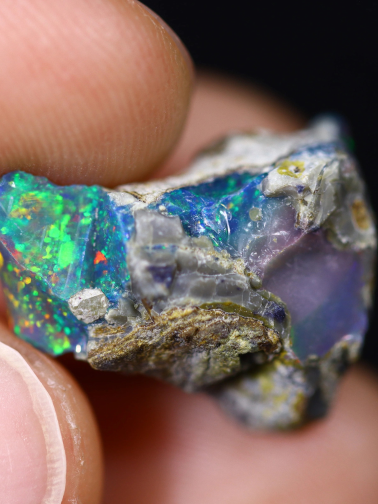 Äthiopischer Welo - Geräucherter Opal "Phantom Haze" - (18 x 13 x 8 mm - 7.2 Karat)
