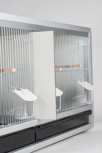 Aluminium broedkooi 120 cm breed 2 vakken met kanarienestlade Aluminium broedkooi 120 cm breed 2 vakken met kanarienestlade