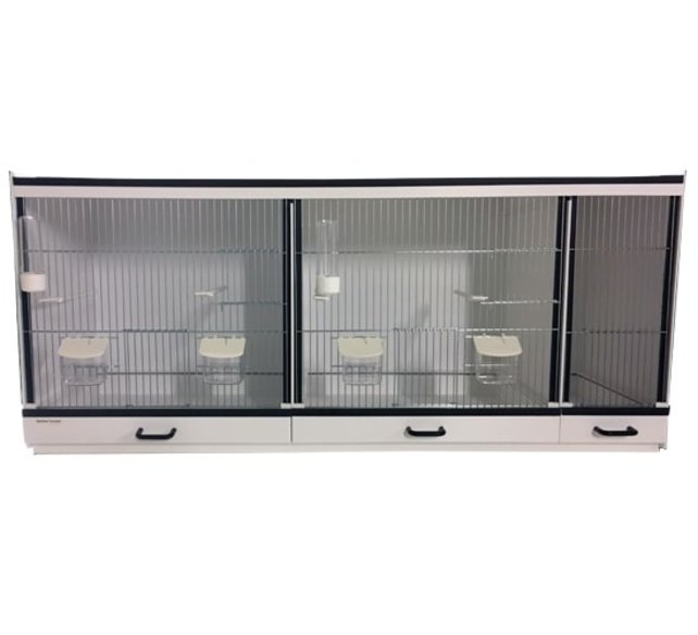 Kunststof broedkooi met babykooi rechts Kunststof broedkooi met babykooi rechts