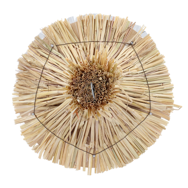 Hangend voederhuis stro Hangend voederhuis stro