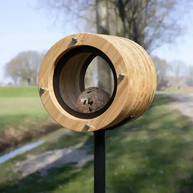 Bamboe Vogelvoederhuisje Take a Bite – Staand Bamboe Vogelvoederhuisje Take a Bite – Staand