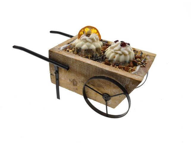 Miniatuur kruiwagen met vogeltaart – Decoratie & vogelvoer
