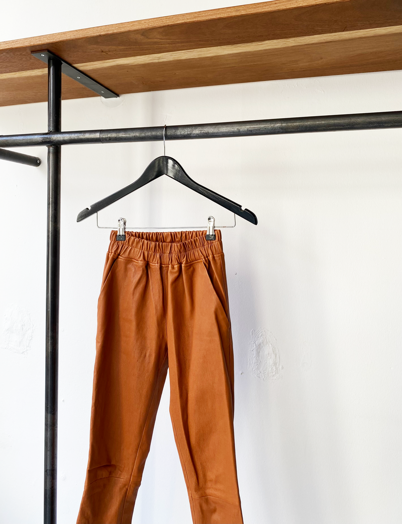 Est'Seven leather trousers camel color size XS