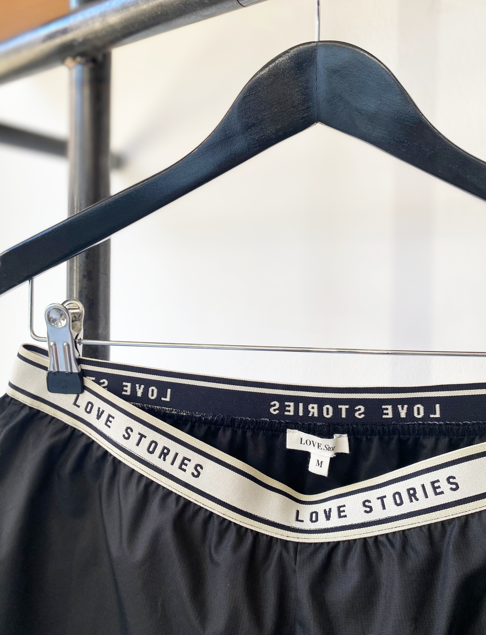 LOVE Stories black shorts size M