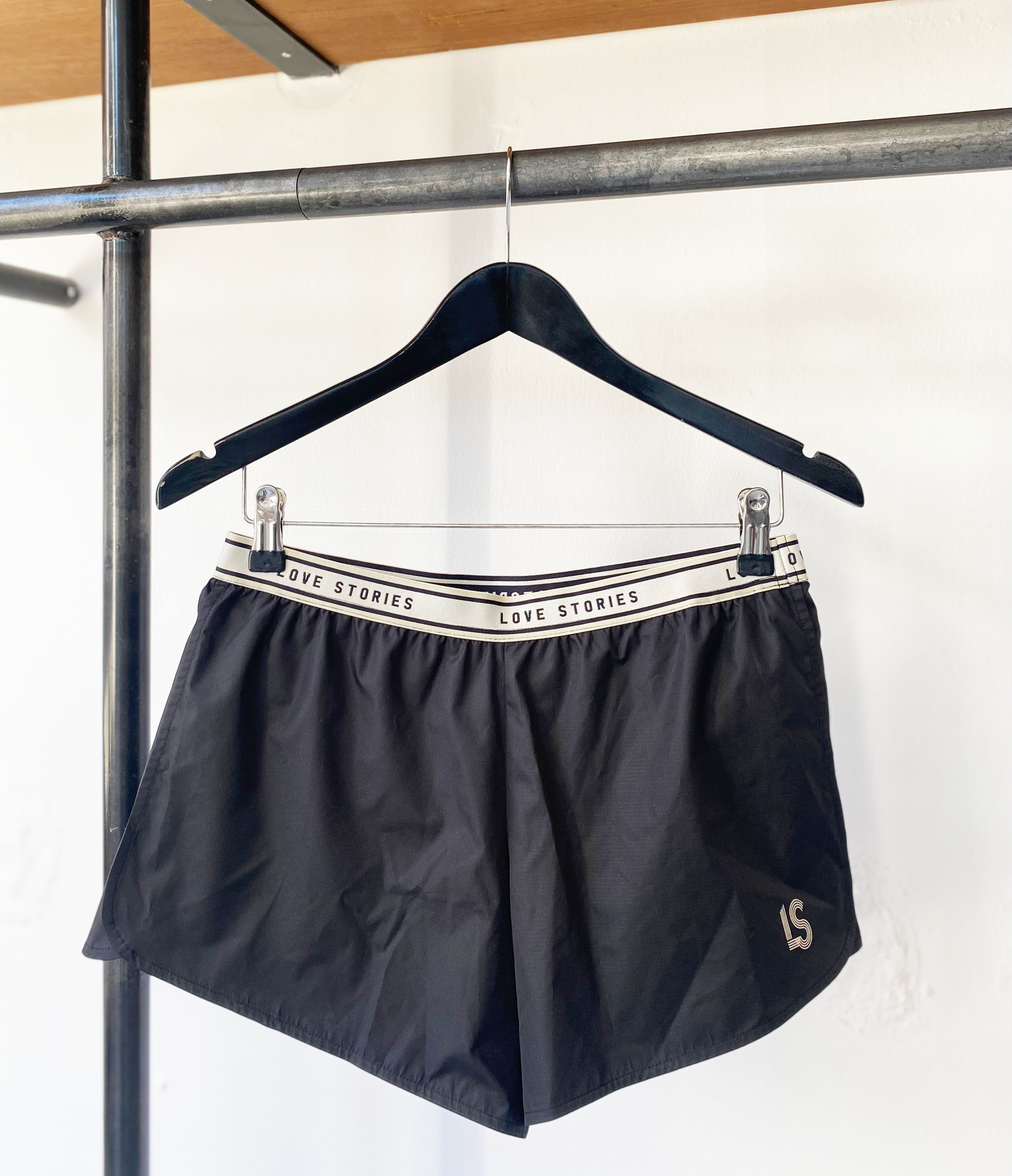 LOVE Stories black shorts size M