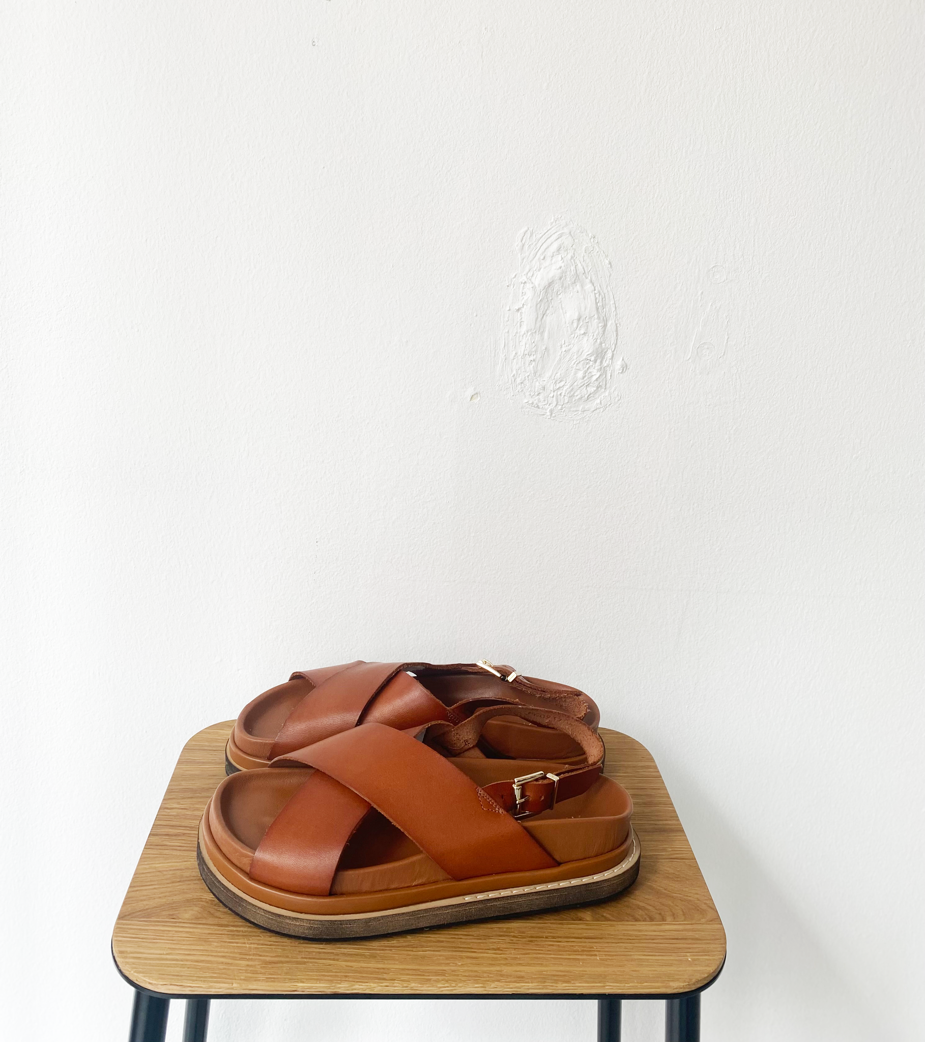 Alohas camel leather sandals size 38