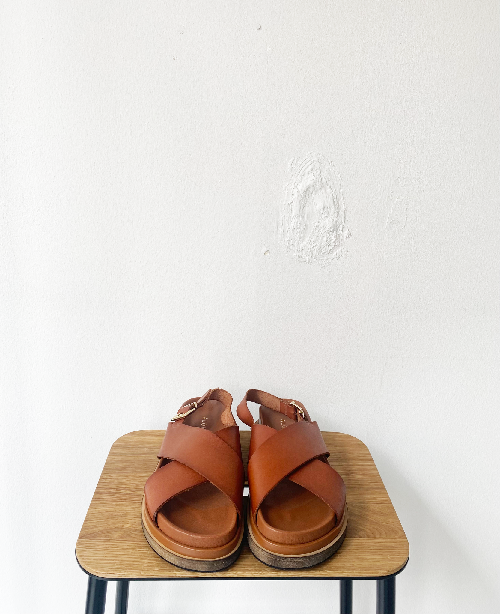Alohas camel leather sandals size 38