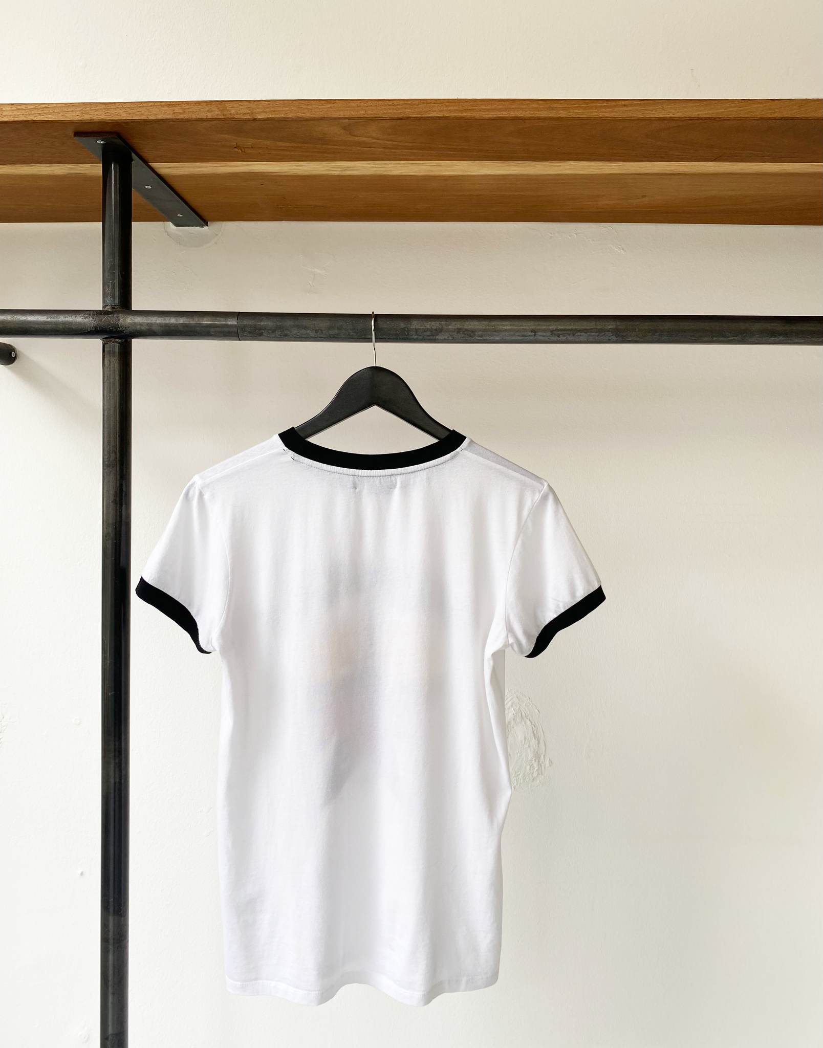 white t-shirt star size XS