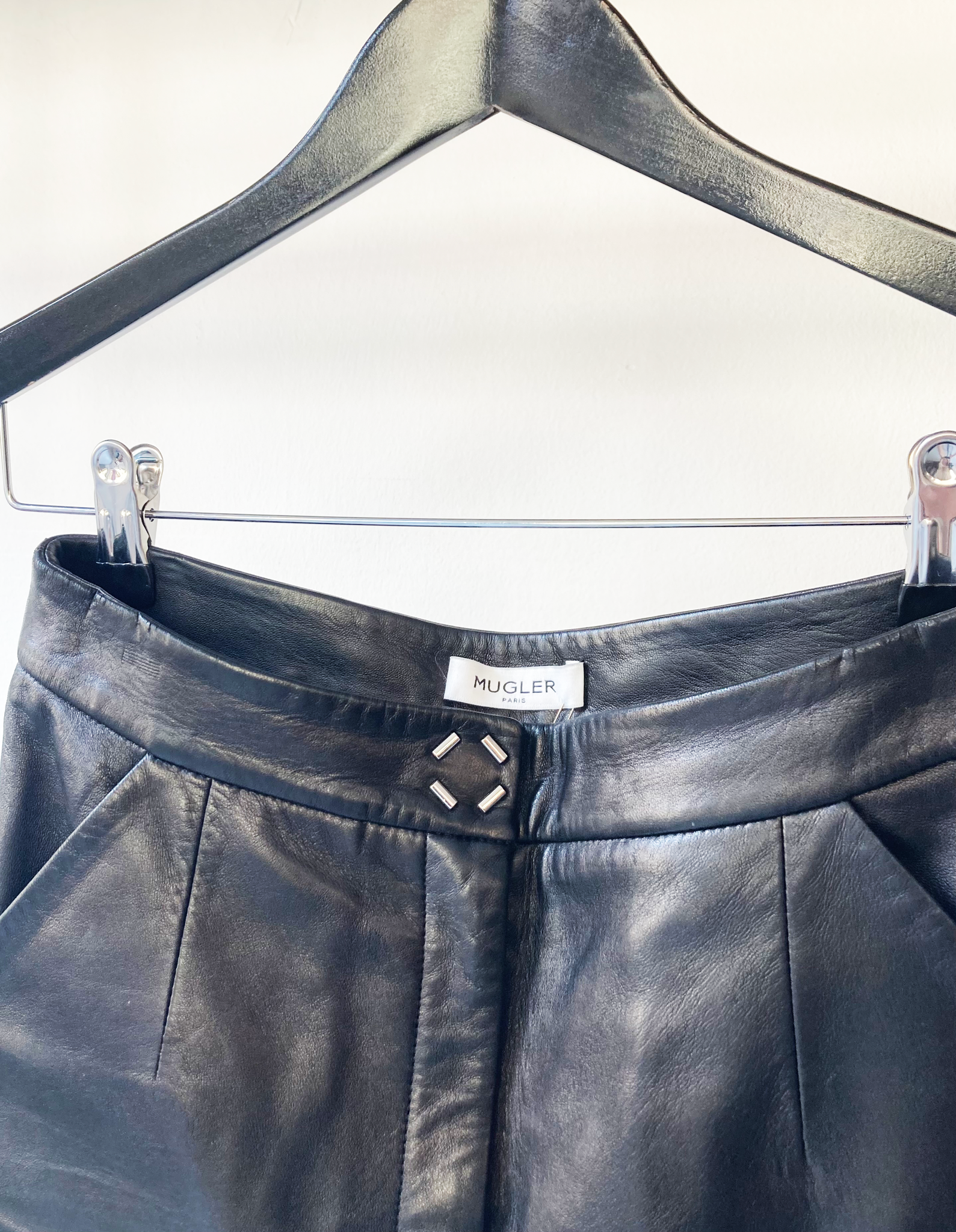 Mugler black leather shorts size fr36