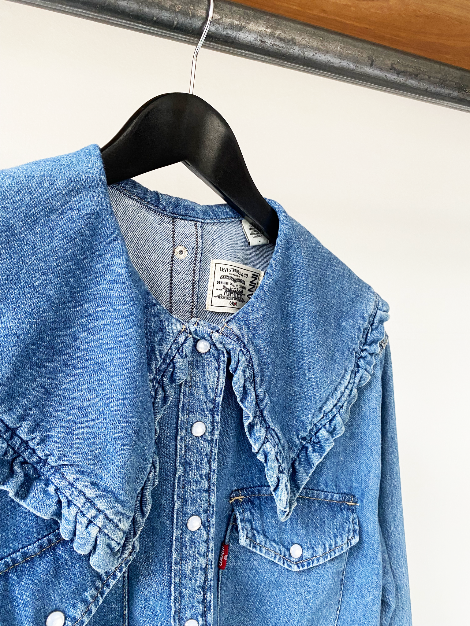 Levi's 90's denim tucker shirt size M