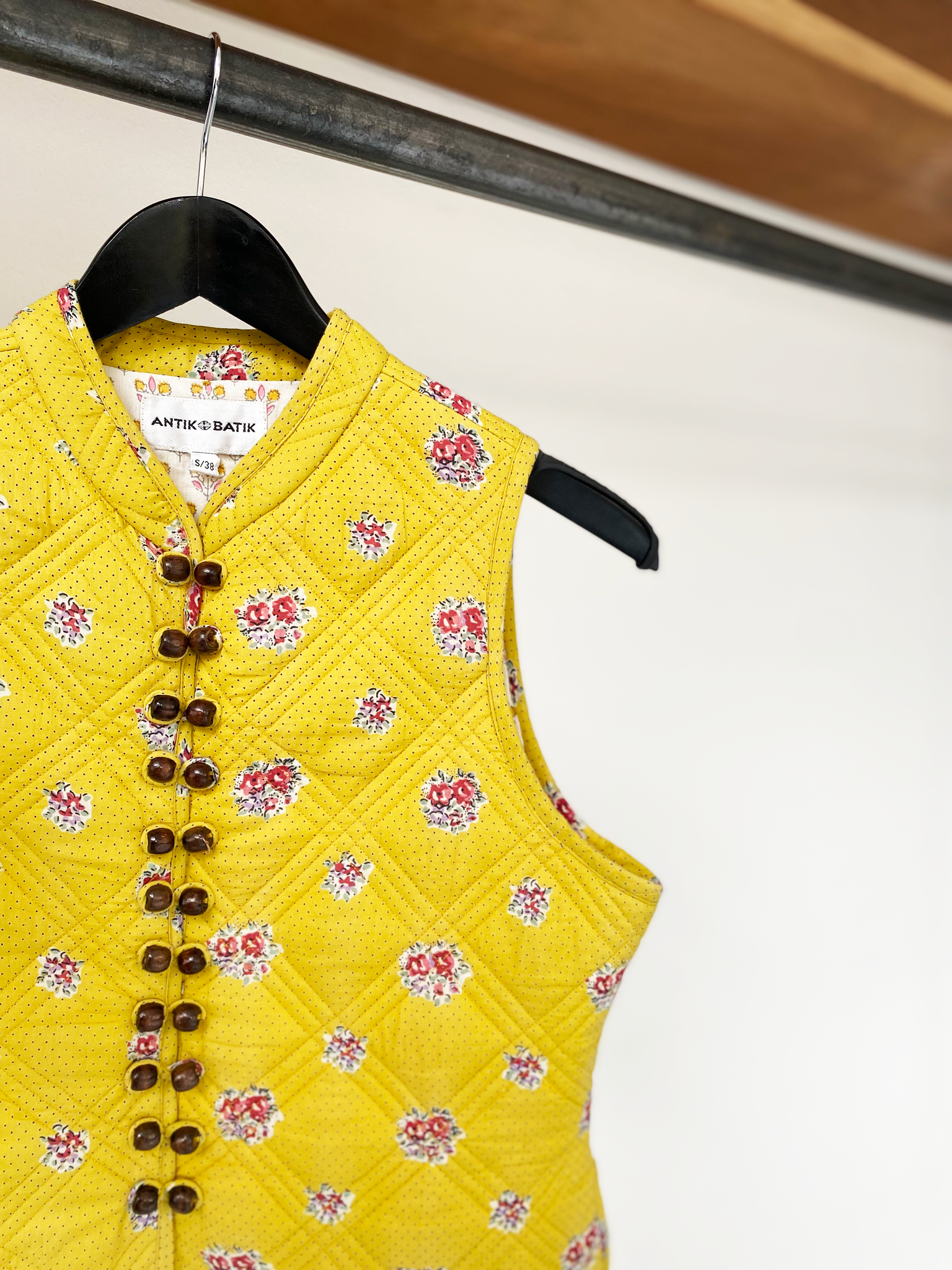 Antik Batik quilted floral vest size S