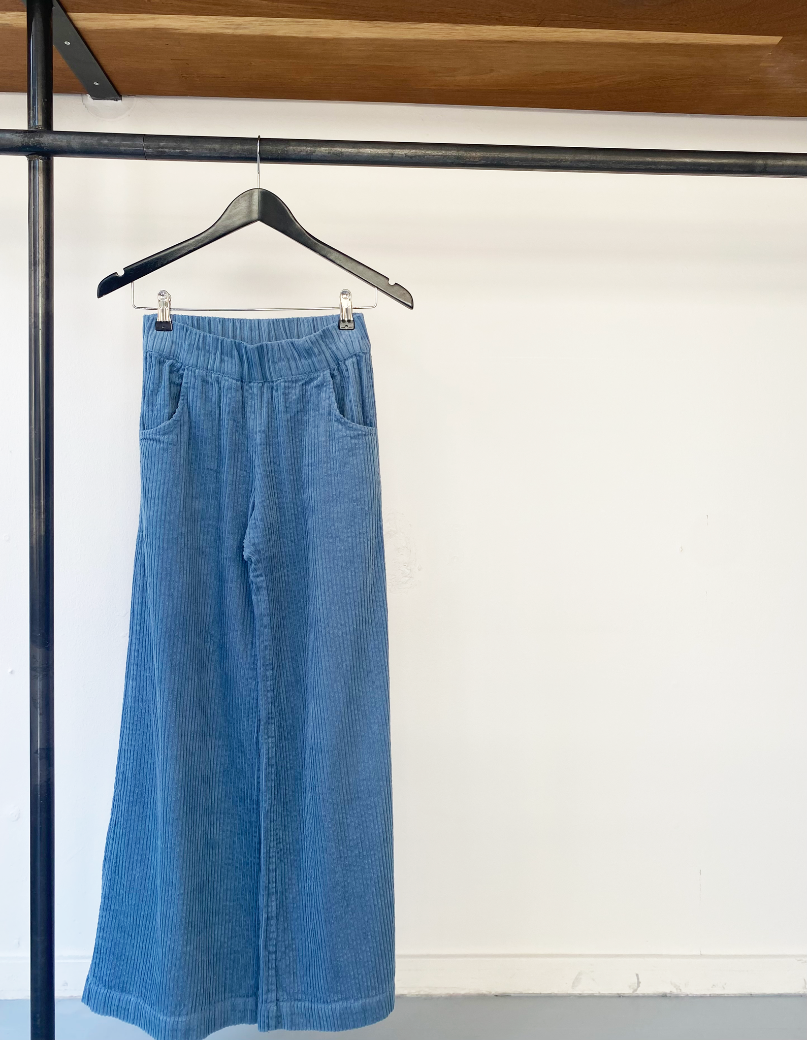 Sea Me Happy baby blue corduroy flare pants size 0