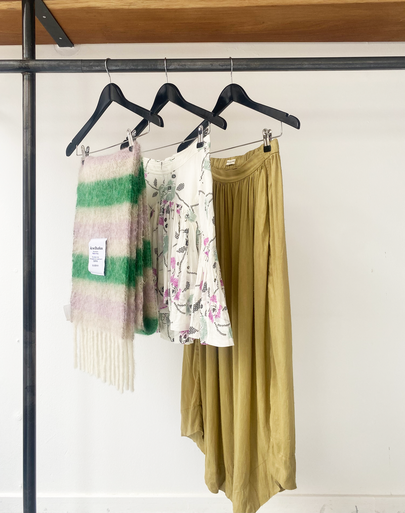 Masscob silk pleated skirt size 36