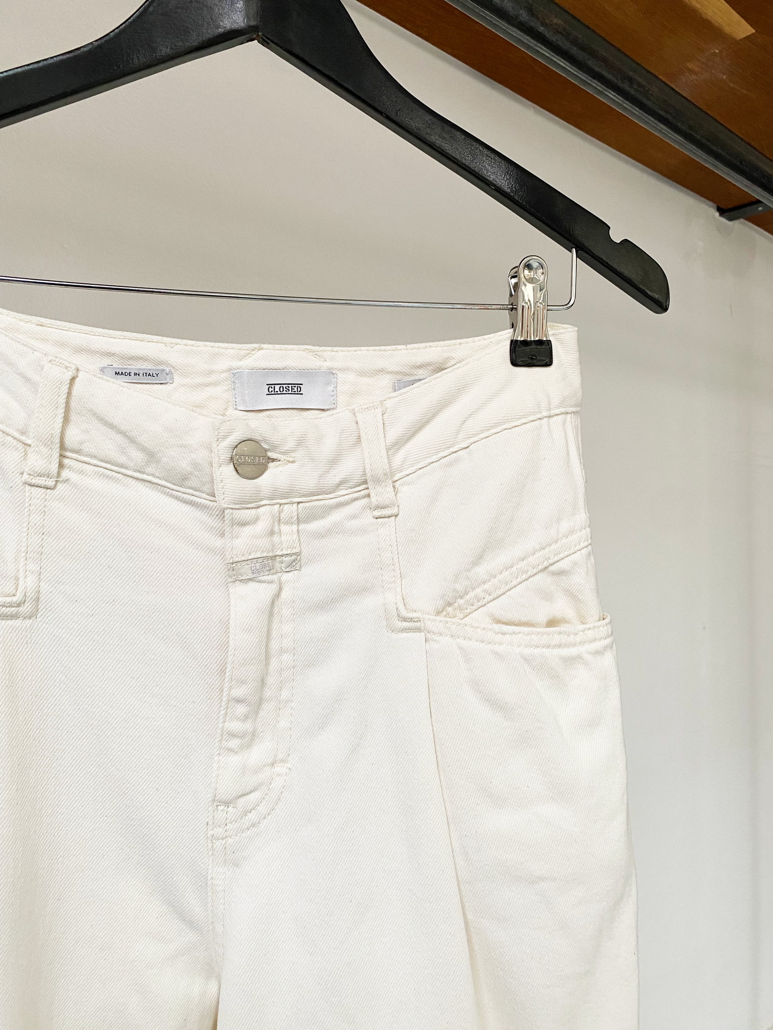 Closed ivory pedal jeans size 25
