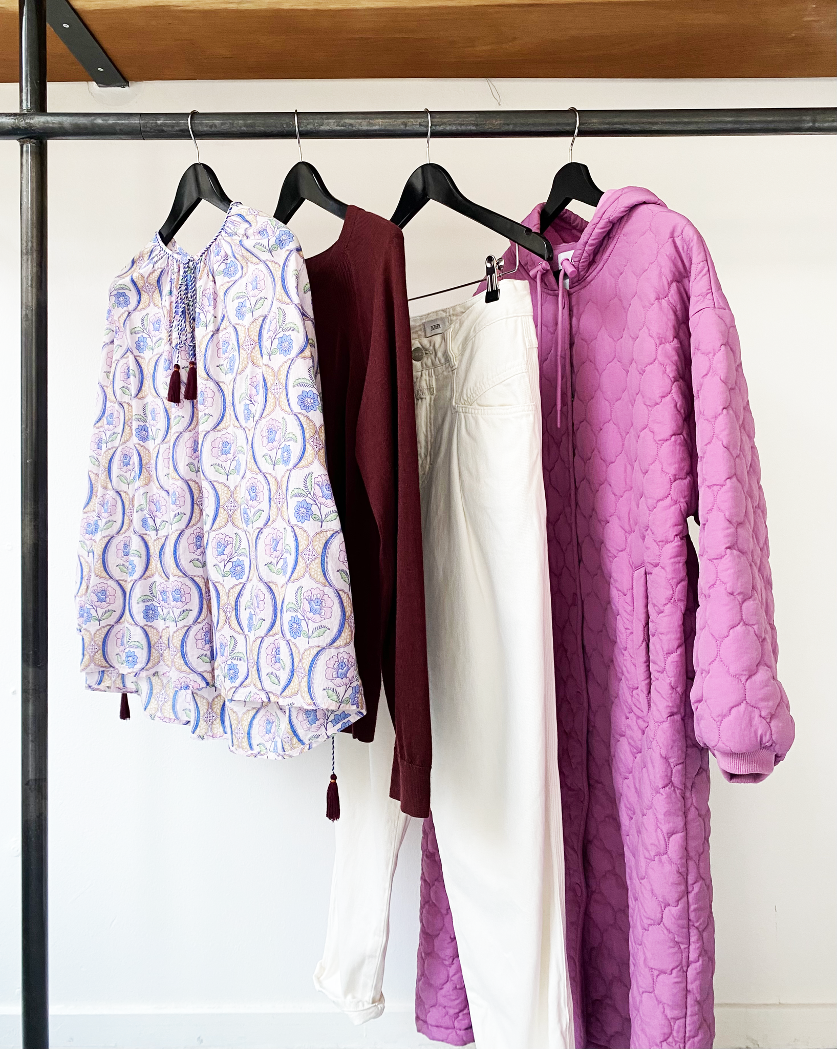 Closed ivory pedal jeans size 25