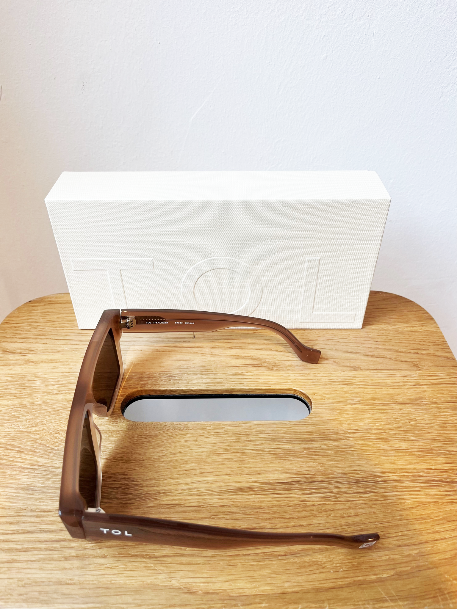 TOL EYEWEAR lazer sunglasses in almond