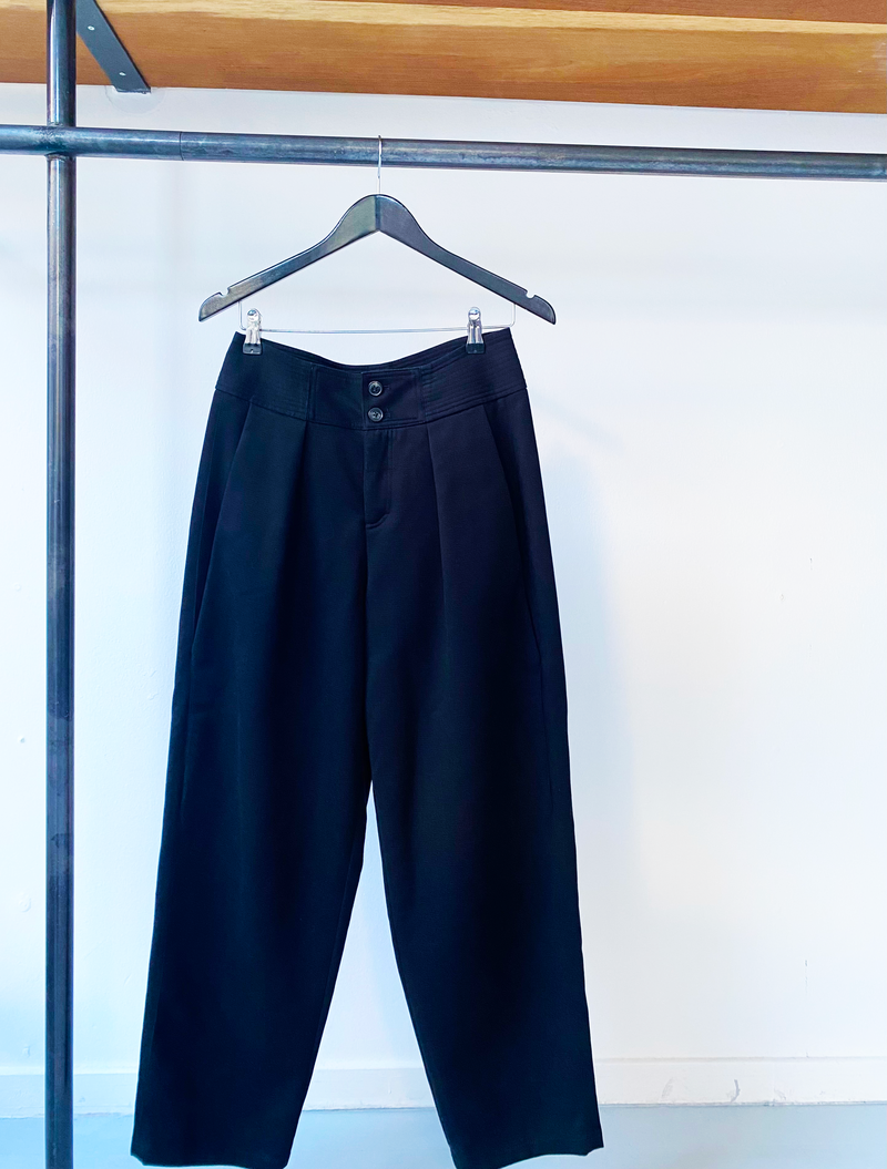 Closed black phyllis trousers size 28