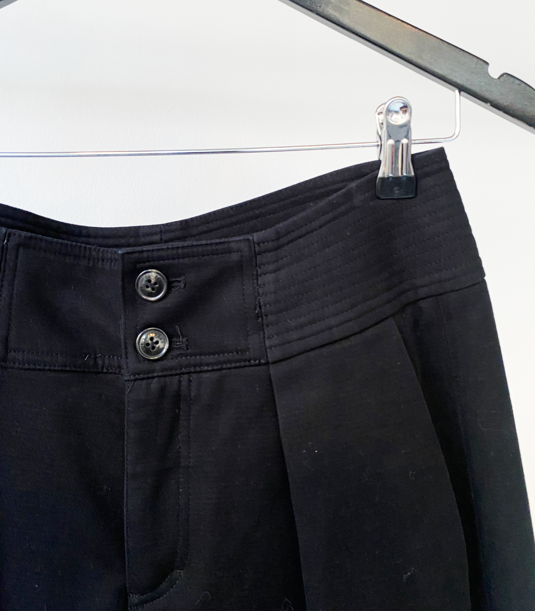 Closed black phyllis trousers size 28