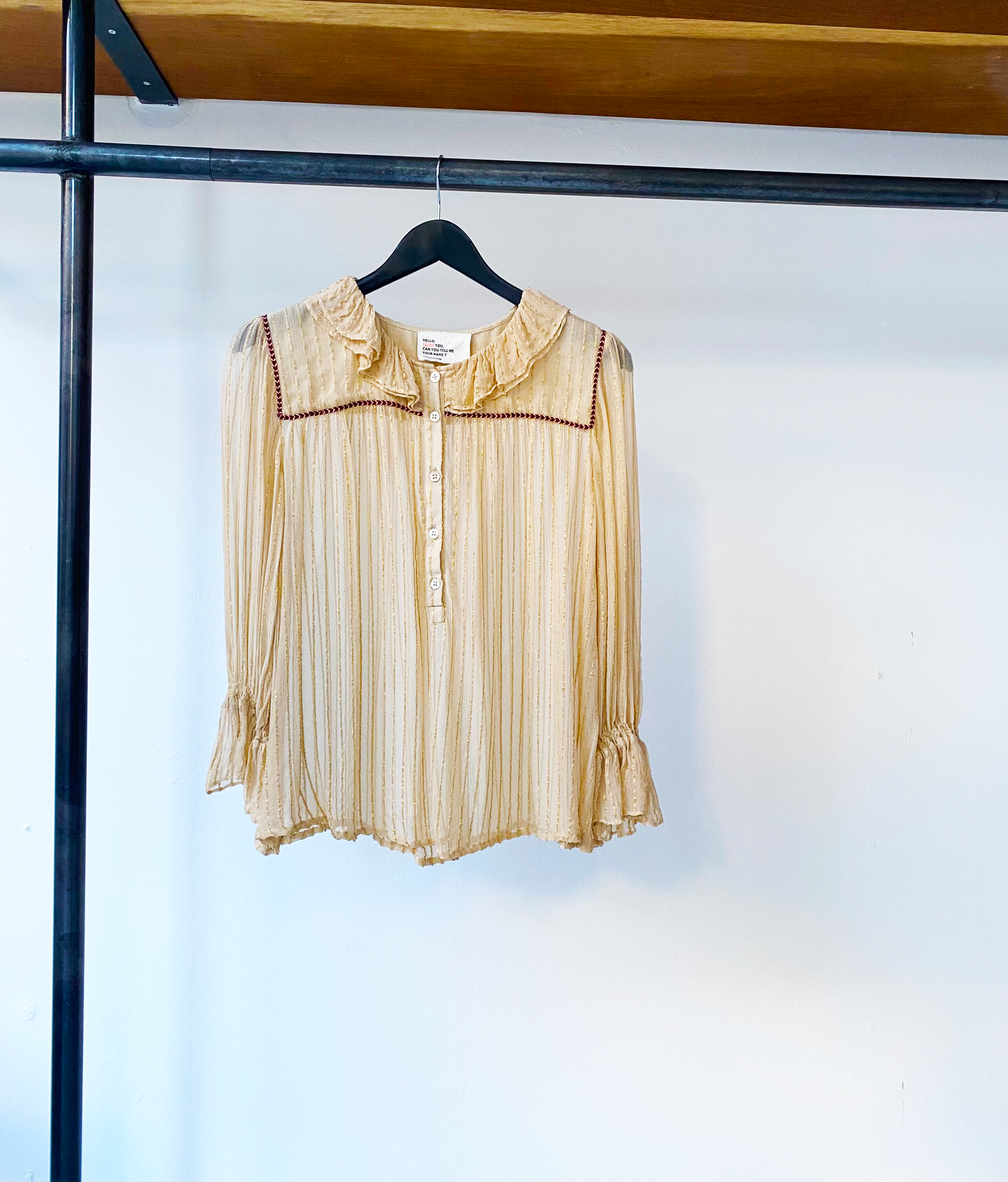 Leon and Harper golden ruffle blouse size unknown