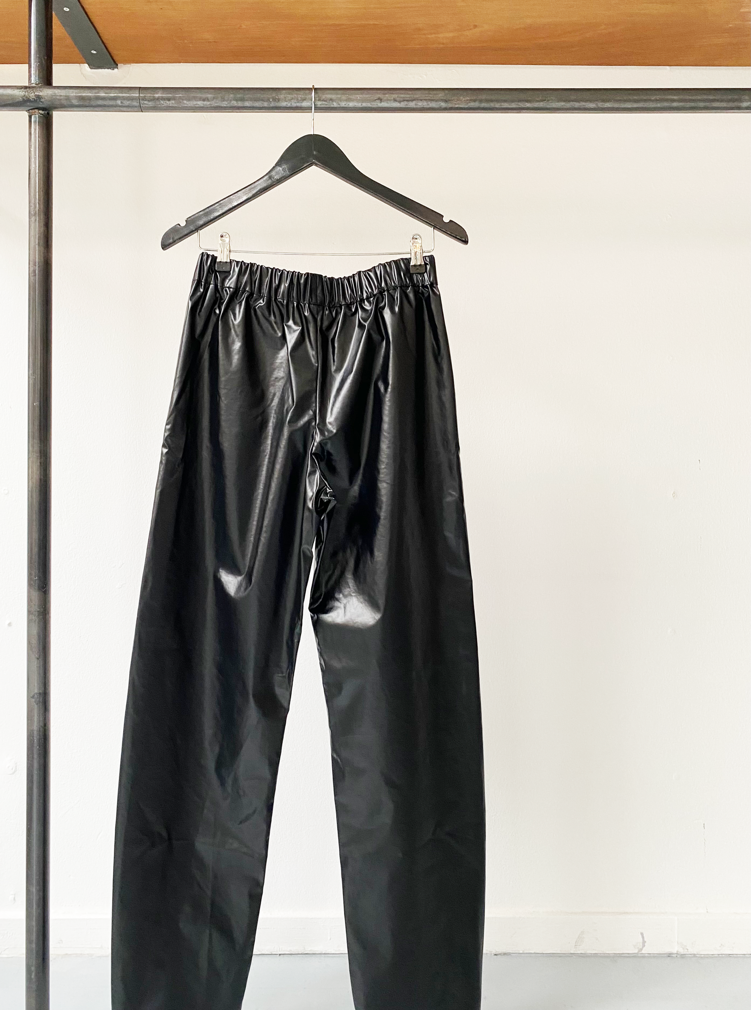 Kassl Editions oil light black trousers size 38