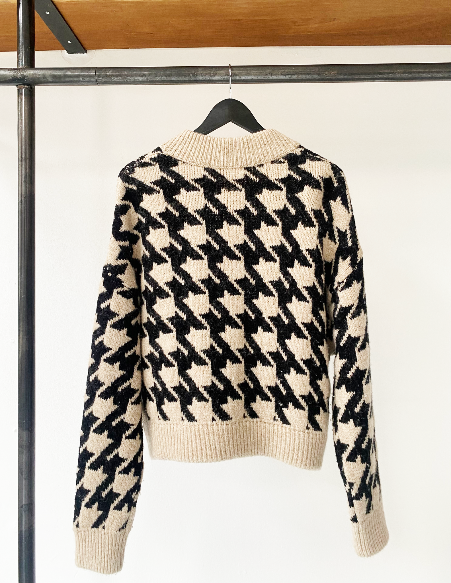 Closed checked pattern cardigan size M